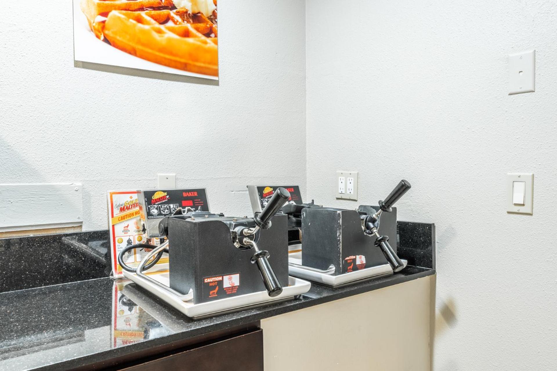 Quality Inn Near Mammoth Mountain Ski Resort Мамът Лейкс Екстериор снимка